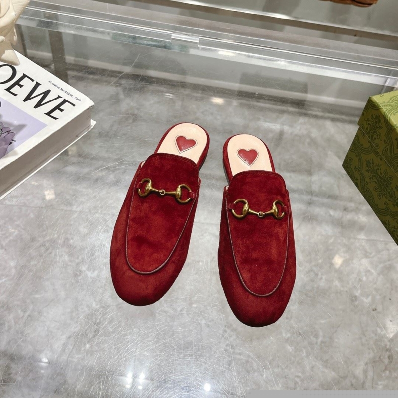 G*u*i slippers